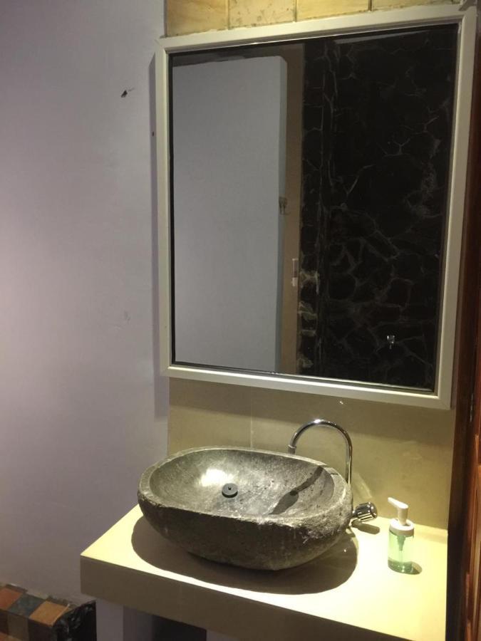 Djoglo Djatimalang Guesthouse Blitar Esterno foto