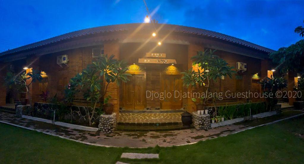 Djoglo Djatimalang Guesthouse Blitar Esterno foto