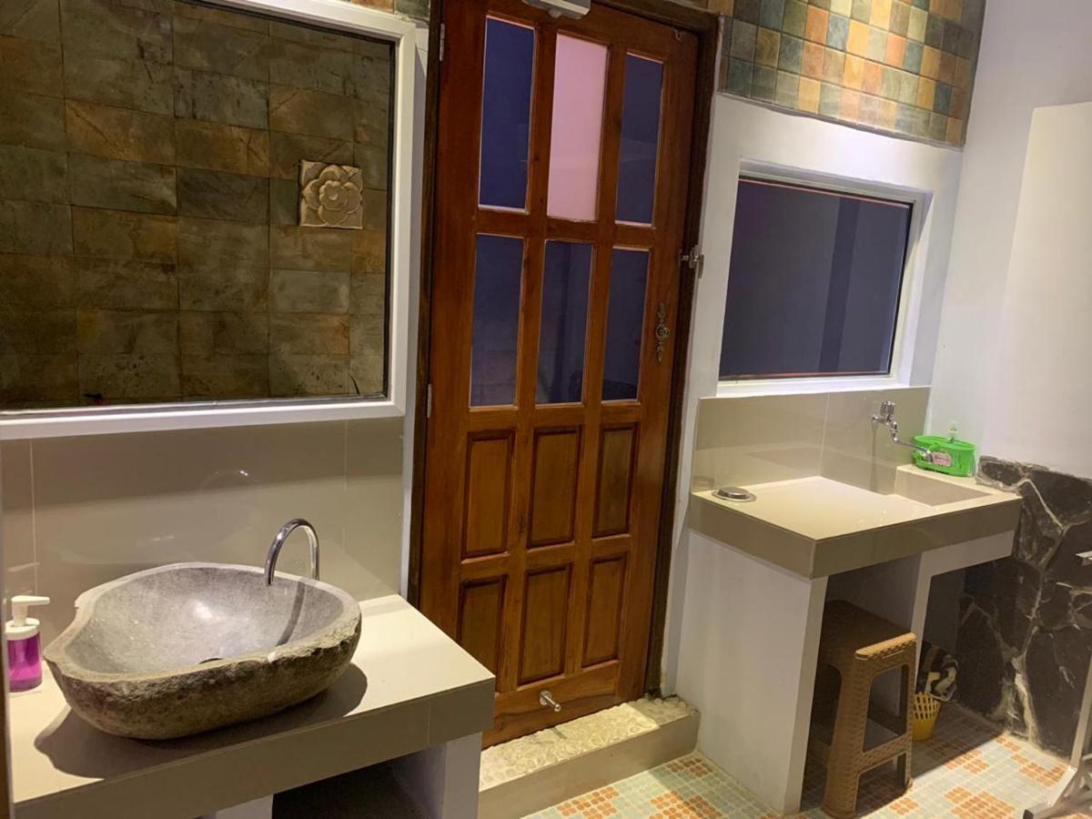 Djoglo Djatimalang Guesthouse Blitar Esterno foto
