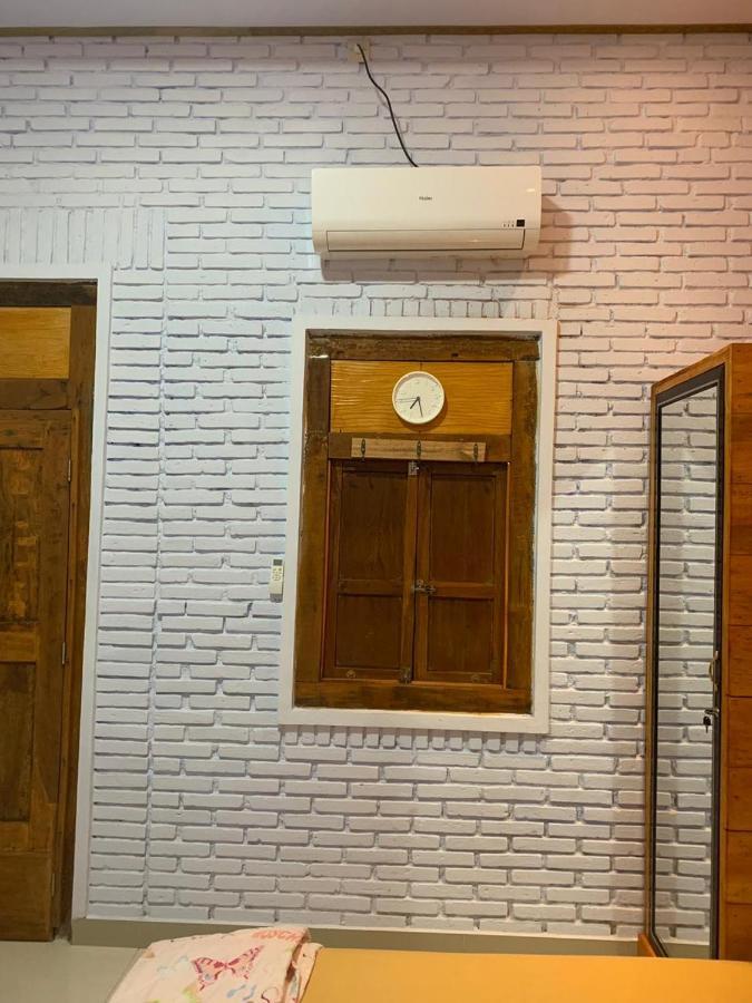 Djoglo Djatimalang Guesthouse Blitar Esterno foto